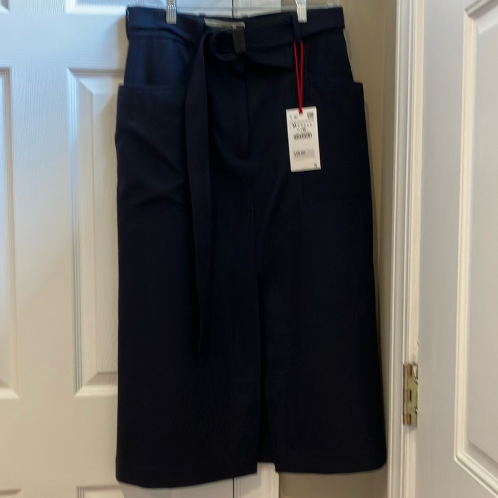 Zara wool-blend midi skirt in navy, size Medium, NWT